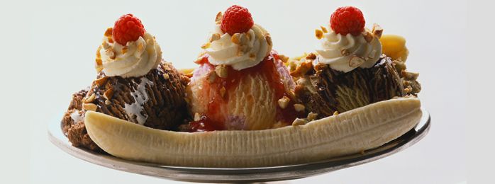 high-calorie banana split